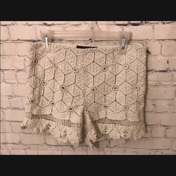 EUC Dolce Vita ivory solid shorts - Size 0 - Picture 4 of 6